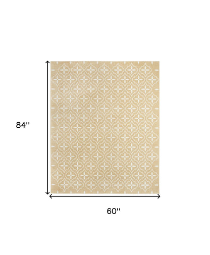 5' X 7' Beige And Ivory Geometric Indoor Outdoor Area Rug